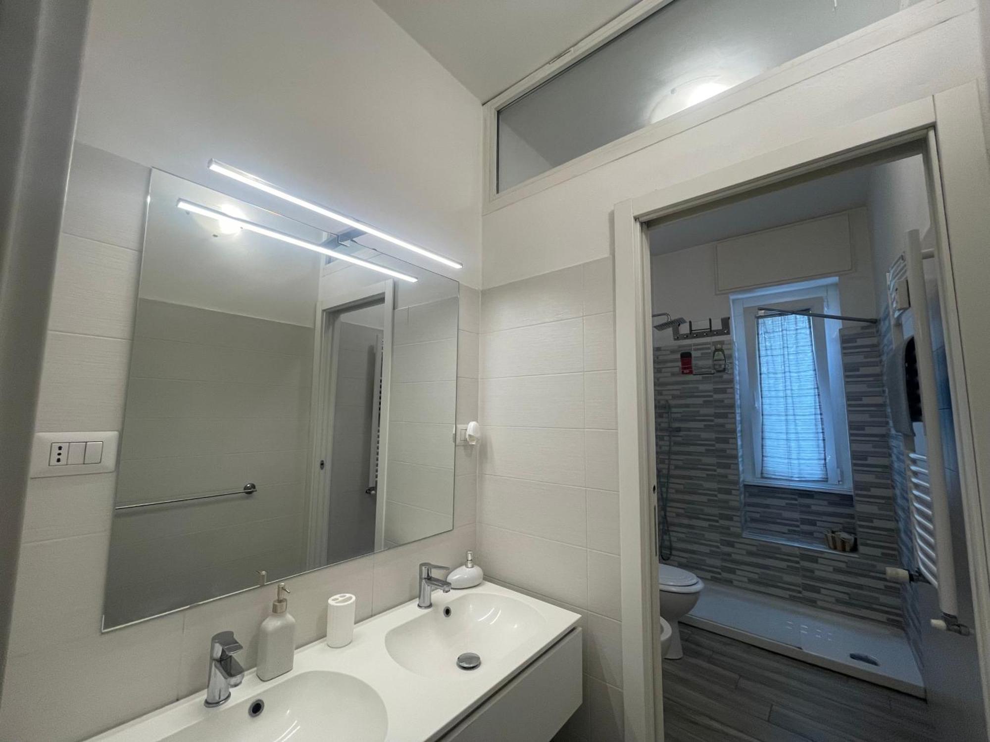 Gardone Apartment - Ampio Appartamento Con 2 Camere Da Letto - Comodo Per Duomo! Милан Экстерьер фото