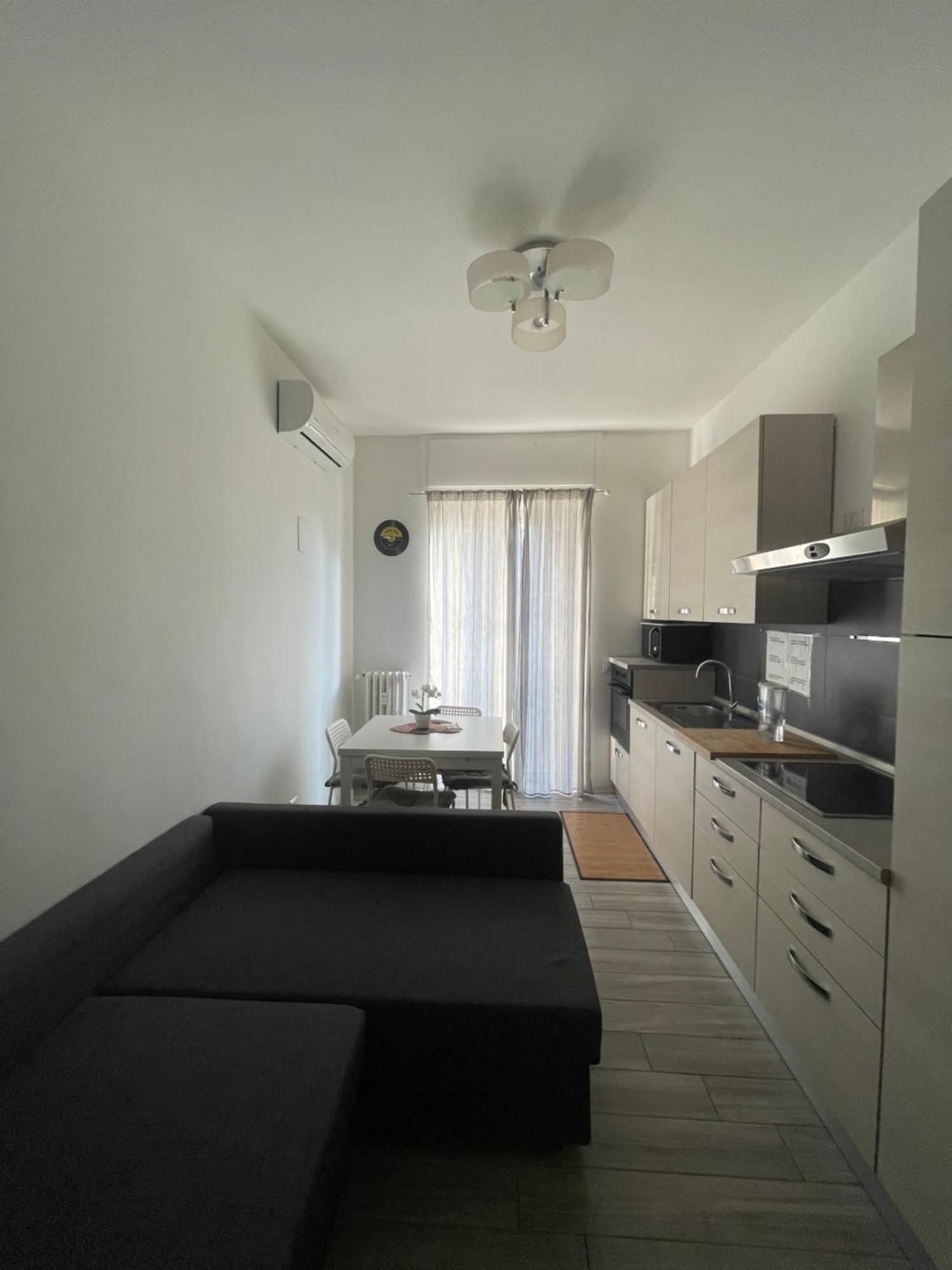 Gardone Apartment - Ampio Appartamento Con 2 Camere Da Letto - Comodo Per Duomo! Милан Экстерьер фото