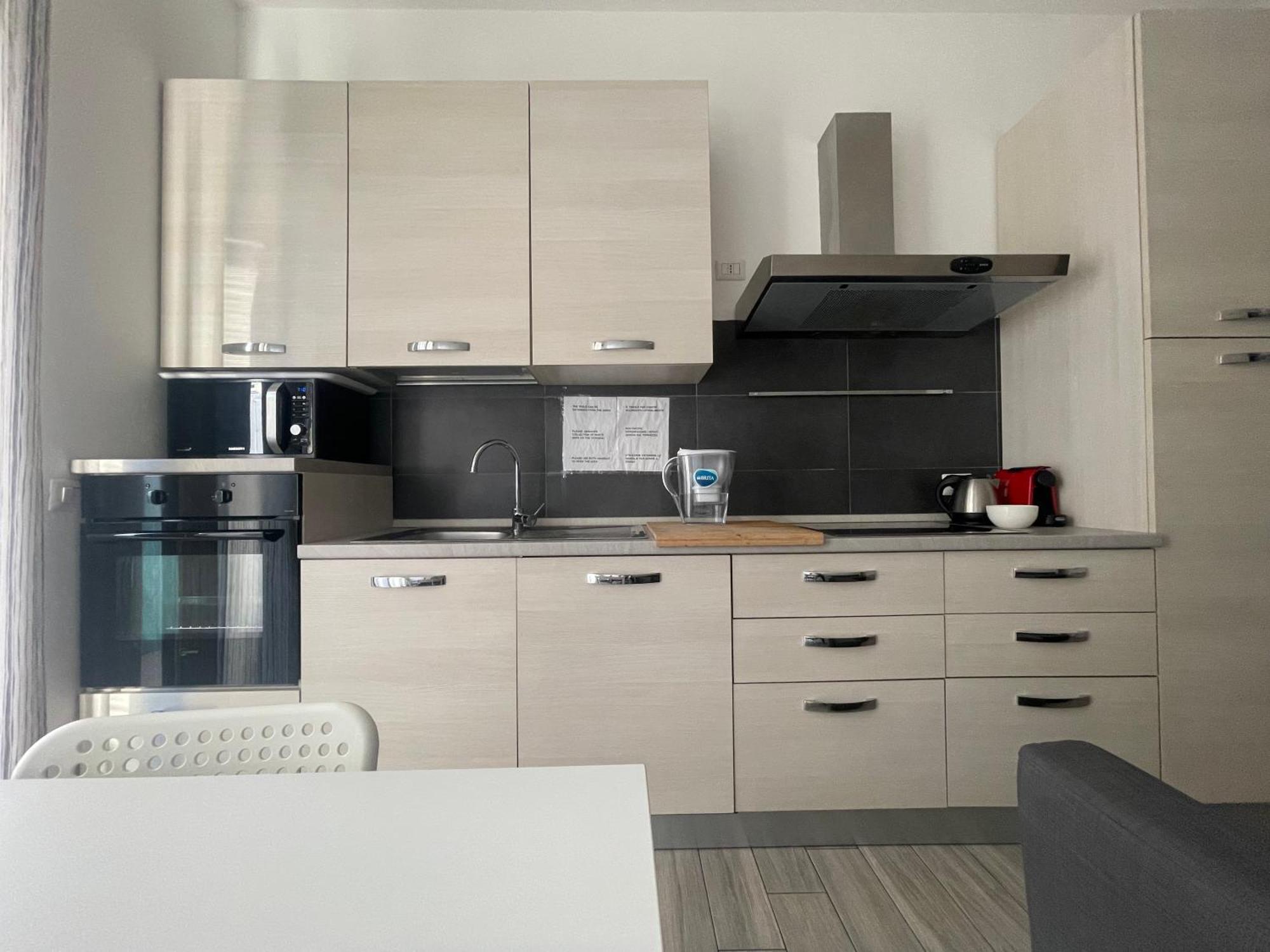 Gardone Apartment - Ampio Appartamento Con 2 Camere Da Letto - Comodo Per Duomo! Милан Экстерьер фото